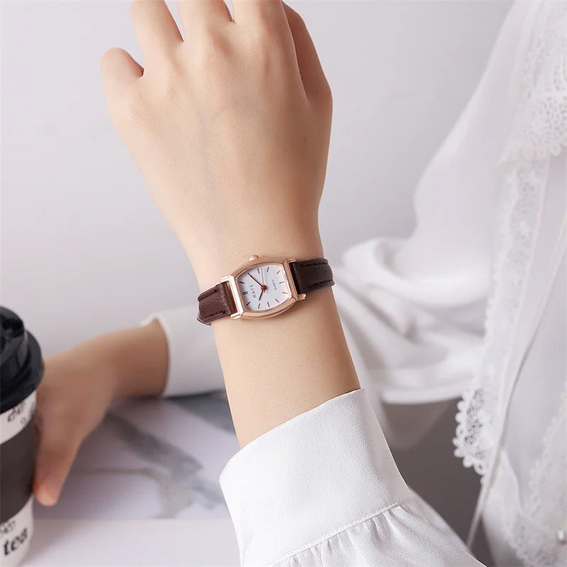 The new ladies' wristwatch features a simple and elegant style with a retro leather strap. It is a light luxury choice for gifts