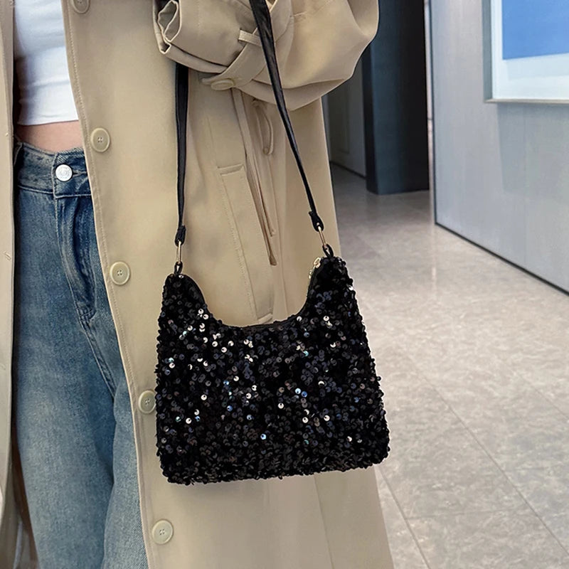 Ladies' single-shoulder bag for evening events. Suitable for banquet, travel, shopping and photography. With sequin design.