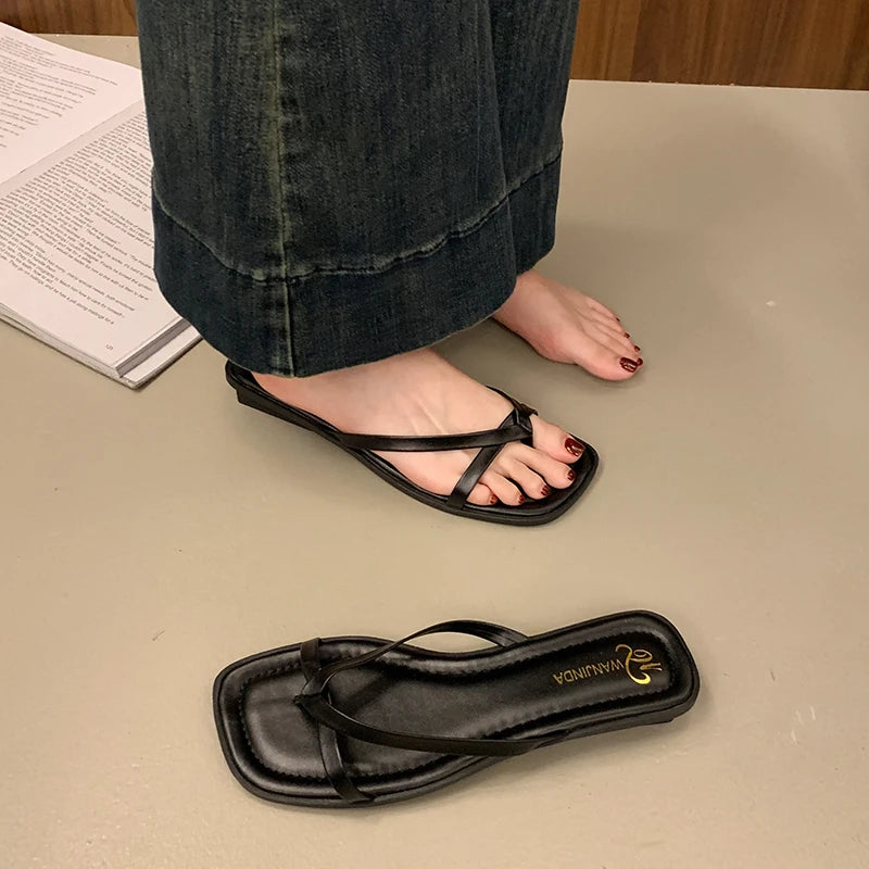 2025 Ladies Flat Sandals Summer New Fashion Square Head Open Toe Women's Clip Toe Casual Comfortable Black Indoor Slippers Women