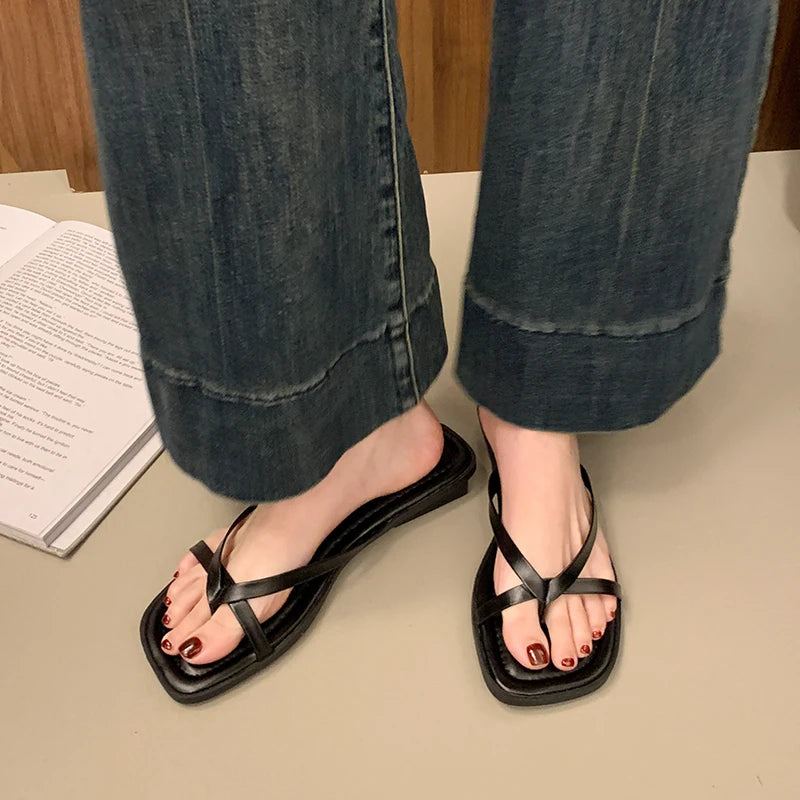 2025 Ladies Flat Sandals Summer New Fashion Square Head Open Toe Women's Clip Toe Casual Comfortable Black Indoor Slippers Women