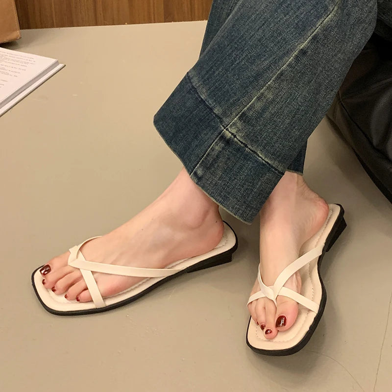 2025 Ladies Flat Sandals Summer New Fashion Square Head Open Toe Women's Clip Toe Casual Comfortable Black Indoor Slippers Women
