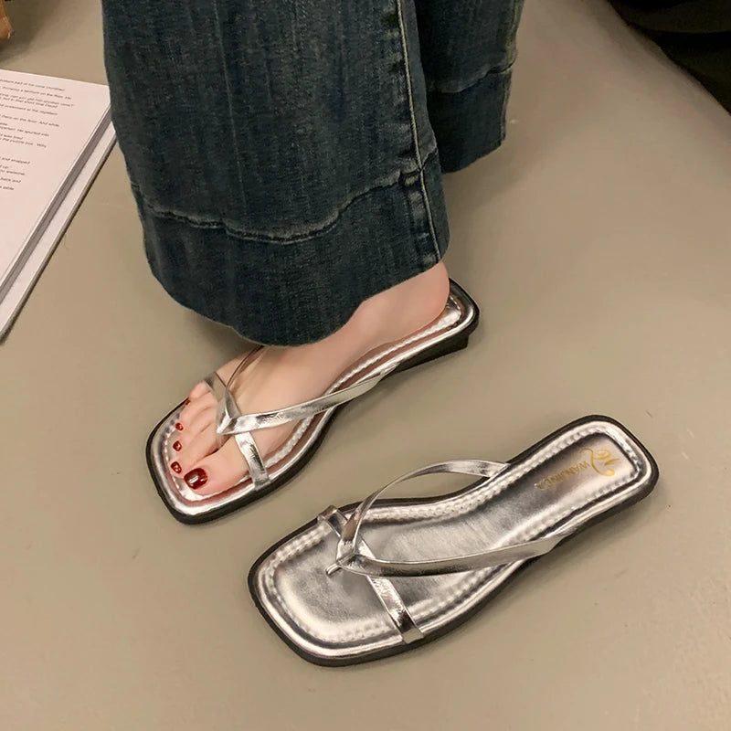 2025 Ladies Flat Sandals Summer New Fashion Square Head Open Toe Women's Clip Toe Casual Comfortable Black Indoor Slippers Women