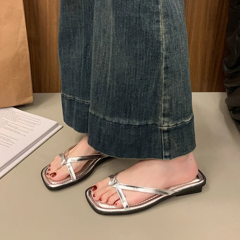 2025 Ladies Flat Sandals Summer New Fashion Square Head Open Toe Women's Clip Toe Casual Comfortable Black Indoor Slippers Women