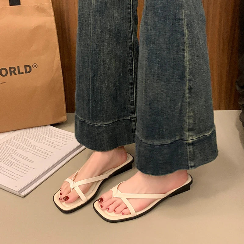 2025 Ladies Flat Sandals Summer New Fashion Square Head Open Toe Women's Clip Toe Casual Comfortable Black Indoor Slippers Women